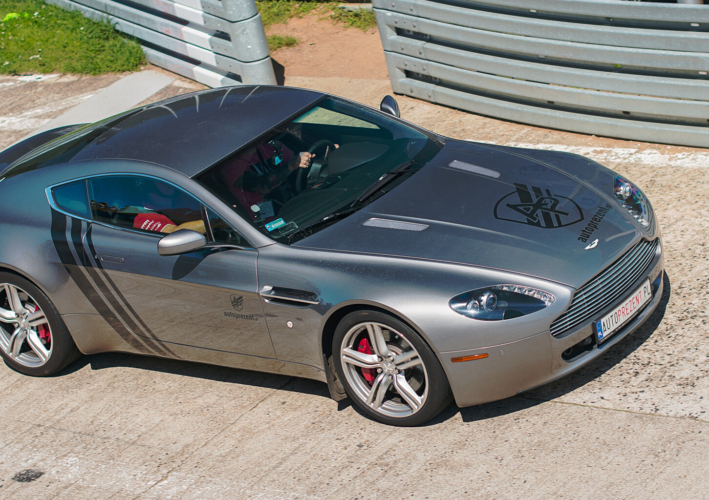 Jazda Aston Martinem Vantage  (2 okrążenia) | Wiele Lokalizacji