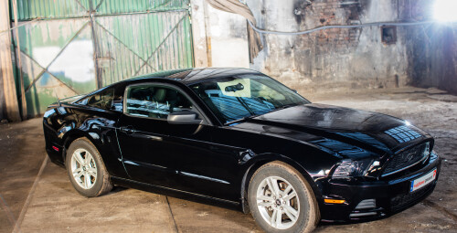 Amerykański Pojedynek Chevrolet Camaro vs Ford Mustang (4 okrążenia)  - prezent na dzień chlopaka