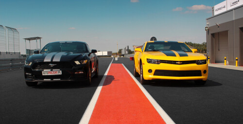 Amerykański Pojedynek Chevrolet Camaro vs Ford Mustang (4 okrążenia)  - prezent dla mężą