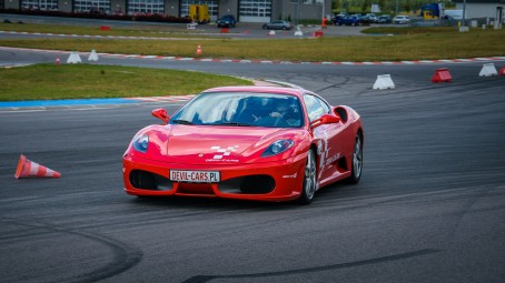 Jazda Ferrari (4 okrążenia) | Wiele Lokalizacji