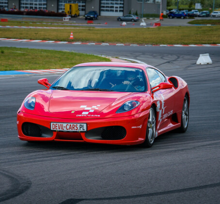 Pojedynek Ferrari vs Lamborghini (2 okrążenia) | Wiele Lokalizacji 