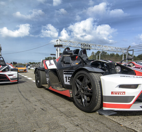 Pojedynek Lamborghini vs KTM X-Bow (4 okrążenia) | Wiele Lokalizacji