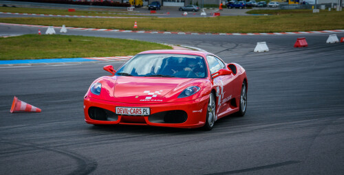 Pojedynek Ferrari vs Ariel Atom (4 okrążenia) | Wiele Lokalizacji  Tor Bednary, Tor Kartingowy Poznań, Tor Jastrząb, Tor Toruń, Tor Ułęż, Tor Kielce-Masłów, Tor Gdańsk-Pszczółki, Tor Słomczyn, Tor Koszalin, Tor Kraków, Tor Olsztyn, Tor Łódź, Tor Modlin, Tor Słabomierz, Tor Wrocław-Oleśnica, Tor Białystok #1