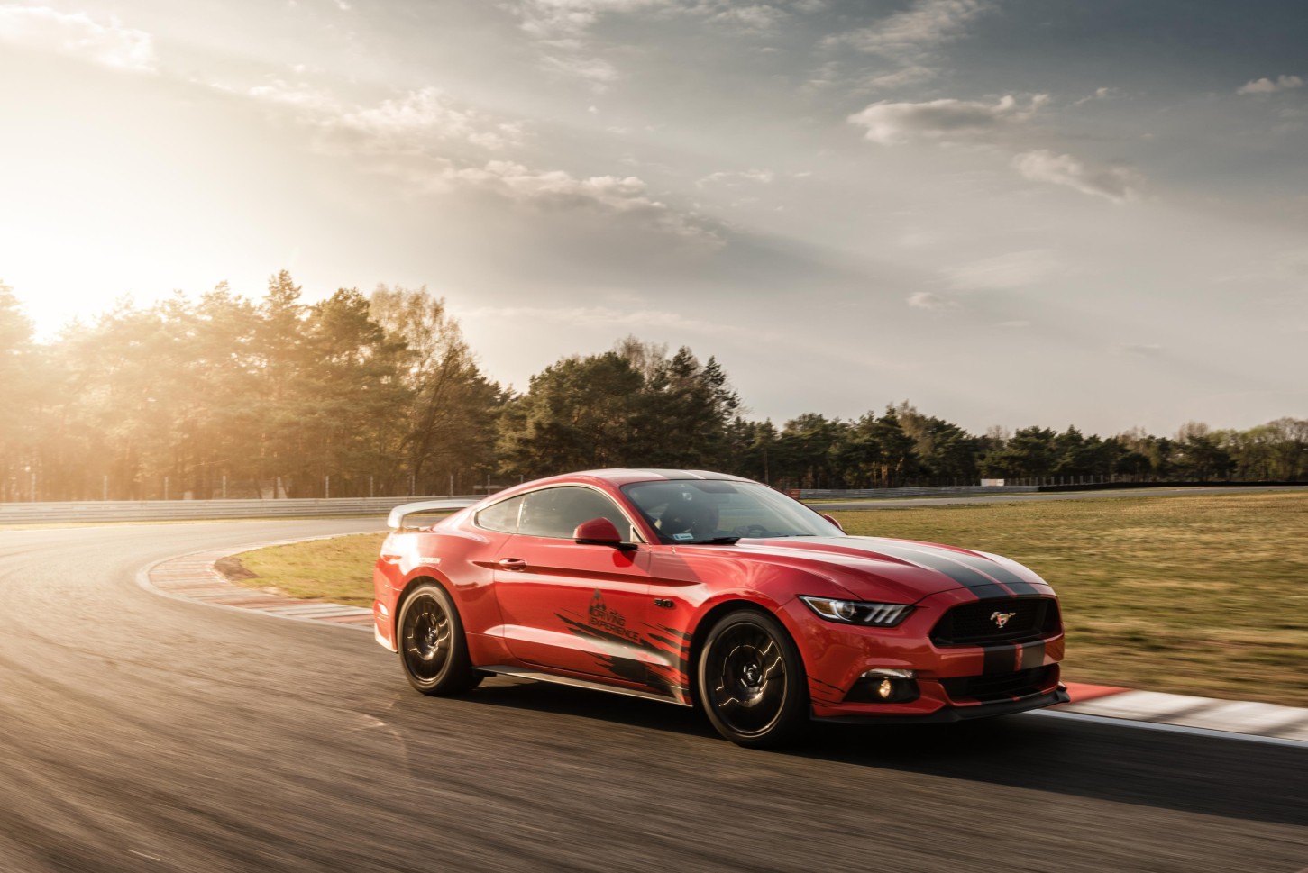 Poprowadź Forda Mustanga GT (2 okrążenia) | Wiele Lokalizacji