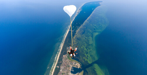 Skok ze Spadochronem z Filmowaniem nad Helem - prezent dla niego_P