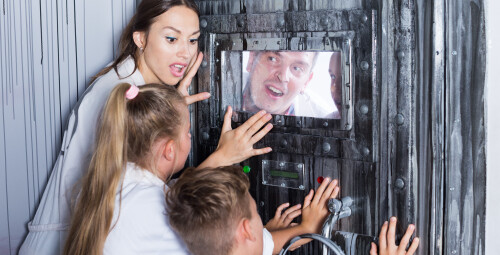 Zabawa w Escape Room dla Przyjaciół | Wiele Lokalizacji Trójmiasto, Poznań, Olsztyn, Katowice, Szczecin, Wrocław, Łódź - prezent dla rodzeństwa