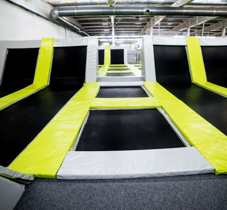 Szalona Zabawa w Parku Trampolin | Toruń