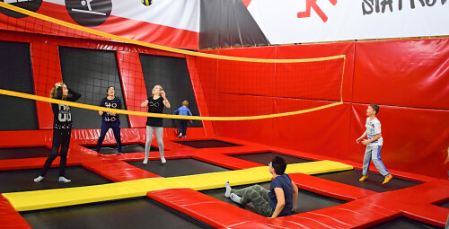 Zabawa w Parku Trampolin dla Rodziny - prezent dla przyjaciół