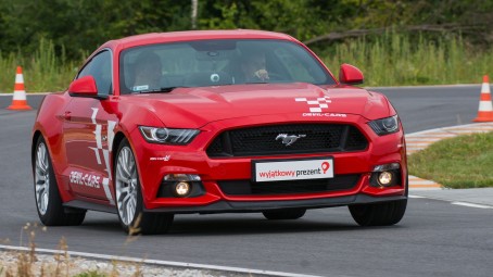 Jazda Fordem Mustangiem (2 okrążenia) | Wiele Lokalizacji