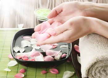 Manicure Hybrydowy - prezent dla żony