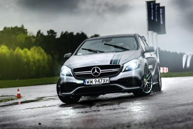 Jazda Mercedesem AMG A 45 (5 okrążeń) - prezent na święta