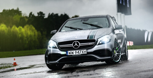 Jazda Mercedesem AMG A 45 (5 okrążeń) - prezent na święta