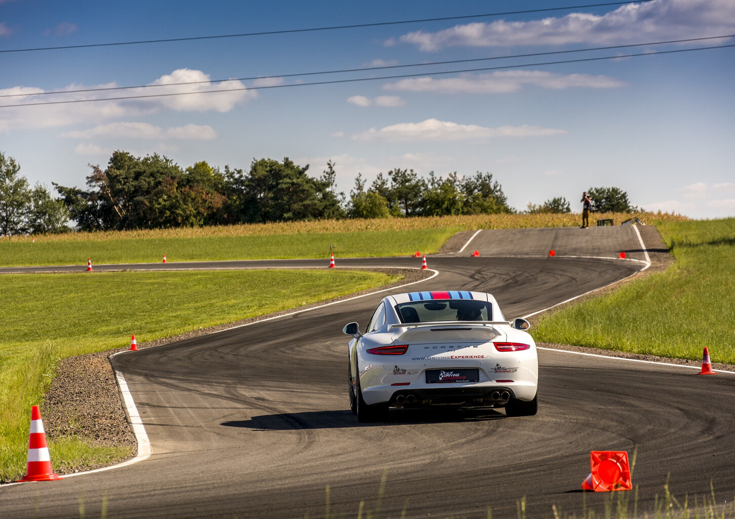 Poprowadź Porsche 911 S Martini Racing Edition (1 okrążenie) | Wiele Lokalizacji