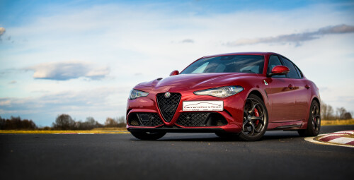 Jazda Alfa Romeo Giulia Quadrifoglio (1 okrążenie) - prezent  na dzień chłopaka