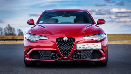 Jazda Alfa Romeo Giulia Quadrifoglio (1 okrążenie) - prezent  na urodziny