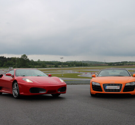 Pojedynek Ferrari F430 vs Audi R8 (2 okrążenia) | Tor Główny