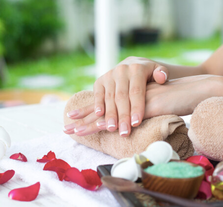 Manicure i Pedicure Klasyczny | Warszawa