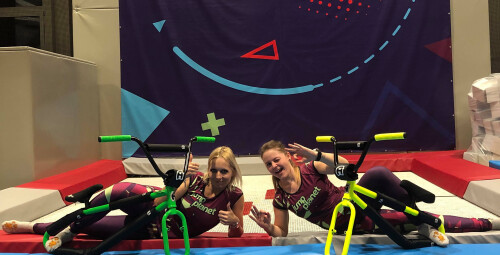 Szalona Zabawa w Parku Trampolin dla Rodziny Wałbrzych Jump Planet p prezent dla rodziny_PP