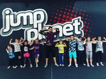 Szalona Zabawa w Parku Trampolin dla Rodziny Lublin Jump Planet  - prezent dla przyjaciół_PP