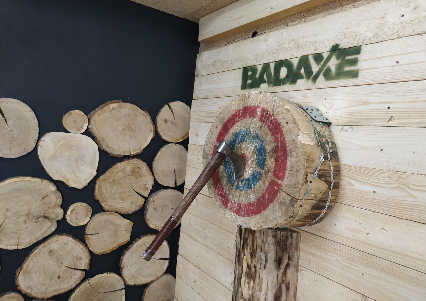 Axe Throwing - Rzucanie Siekierami do Celu dla Znajomych | Kraków