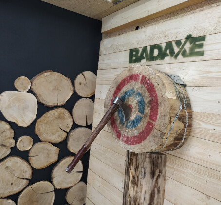 Axe Throwing - Rzucanie Siekierami do Celu dla Znajomych | Kraków