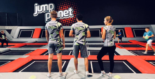 Szalona Przygoda w Parku Trampolin dla Przyjaciół Kalisz Jump Planet - prezent dla pracowników_P