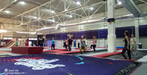 Szalona Przygoda w Parku Trampolin dla Przyjaciół Kalisz Jump Planet - prezent dla dzieci_P