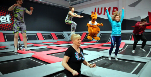 Przygoda w Parku Trampolin dla Przyjaciół Kalisz Jump Planet - prezent dla rodziny_P