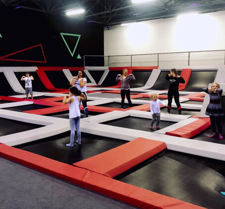 Przygoda w Parku Trampolin dla Przyjaciół | Nowy Targ