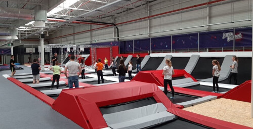Szalona Zabawa w Parku Trampolin dla Dwojga Nowy Targ Jump Planet - prezent dla pracowników_P