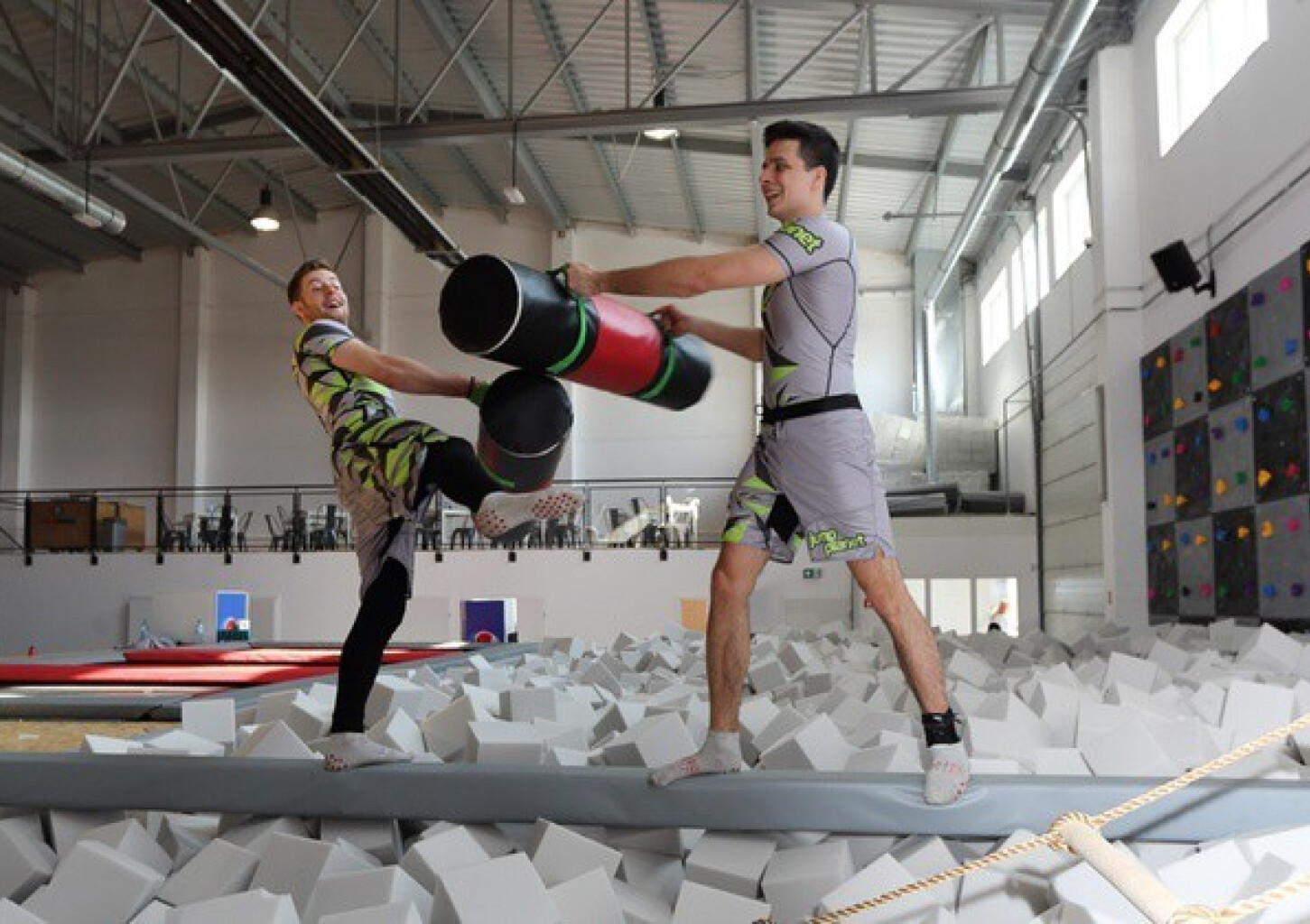 Szalona Zabawa w Parku Trampolin dla Dwojga | Nowy Targ