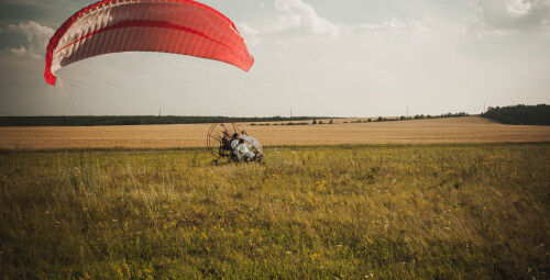 Lot Paralotnią z Filmowaniem dla Dwojga | Kielce (okolice) | Polatajmy - prezent dla dwojga_SS