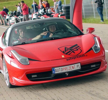 Jazda Ferrari F458 Italia (2 okrążenia) | Wiele Lokalizacji