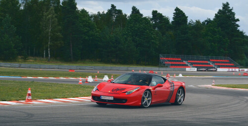 Jazda Ferrari F458 Italia (3 okrążenia) motoryzacyjny prezent dla mężczyzny p
