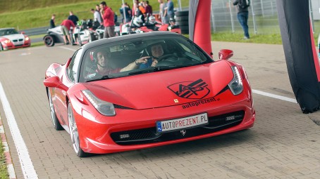 Jazda Ferrari F458 Italia (1 okrążenie) | Tor Główny prezent na Dzień Dziadka p