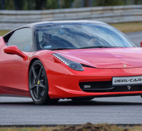 Pojedynek Ferrari 458 Italia vs. Ferrari F430 | 2 okrążenia | Wiele Lokalizacji