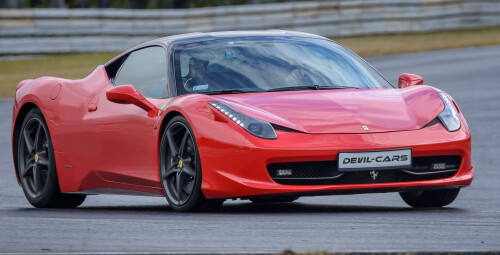 Pojedynek Nissan GTR vs. Ferrari F458 Italia | 2 okrążenia_Prezent dla Szefa_P