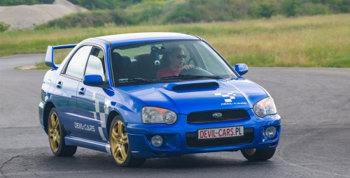 Pojedynek Subaru Impreza WRX vs. Porsche 911 | 2 okrążenia_Prezent dla Brata_P