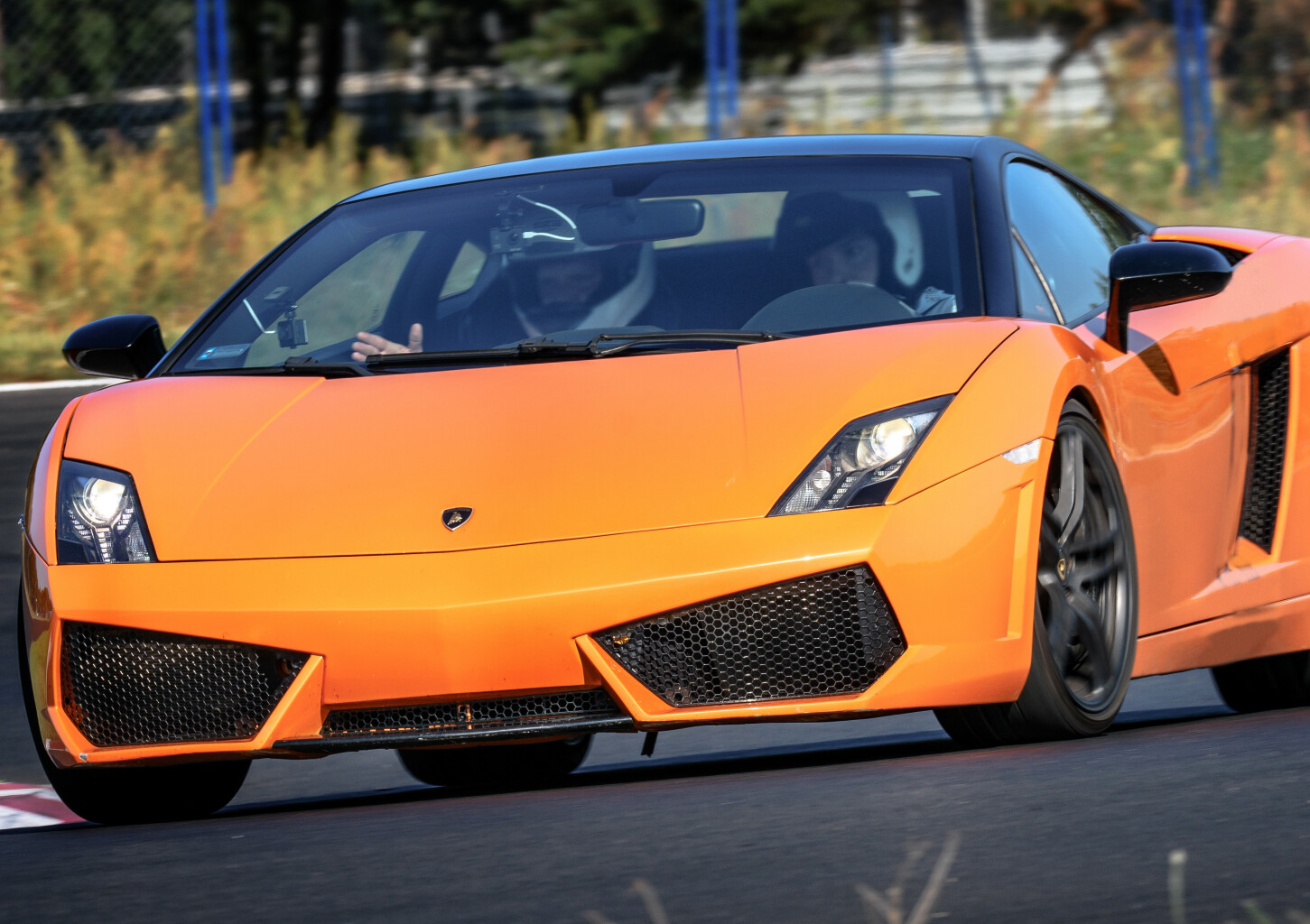 Pojedynek Lamborghini Gallardo vs. Nissan GTR | 2 okrążenia | Tor Główny