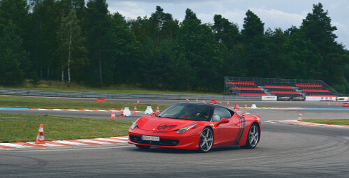 Pojedynek Ferrari 458 Italia vs. Lamborghini | 2 okrążenia_Prezent dla Chłopaka_P
