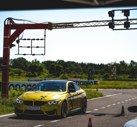 Poprowadź BMW M4 | 1 okrążenie | Wiele Lokalizacji