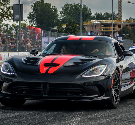 Pojedynek Dodge Viper GTS vs. Corvette C7 | 2 okrążenia | Wiele Lokalizacji