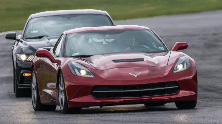 Pojedynek Chevrolet Corvette C7 vs. Ford Mustang | 2 okrążenia_Prezent dla Niego_P