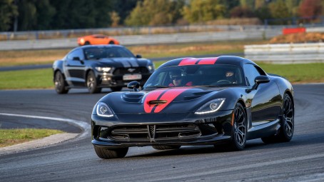 Pojedynek Dodge Viper GTS vs. Corvette C7 | 2 okrążenia_Prezent dla Taty_P