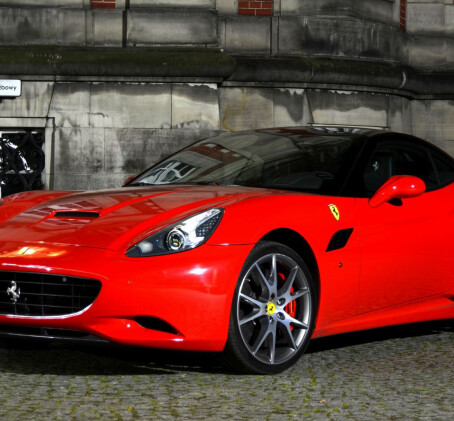 Poprowadź Ferrari California | 1 okrążenie | Wiele Lokalizacji