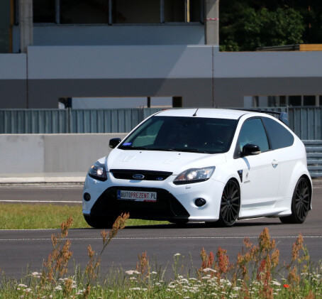 Poprowadź Forda Focusa RS 4x4 | 1 okrążenie | Wiele Lokalizacji