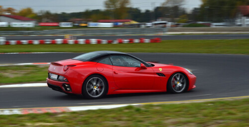 Poprowadź Ferrari California | 1 okrążenie_Prezent na 18 Urodziny_P