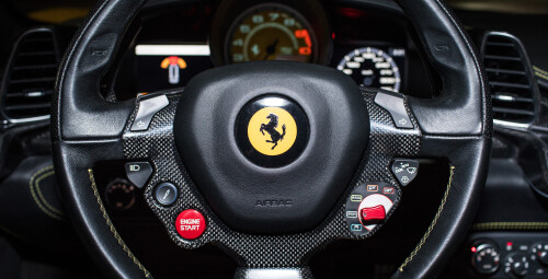 Przejażdżka Ferrari Italia dla Dziecka (1 okrążenie)_Prezent na Urodziny_P