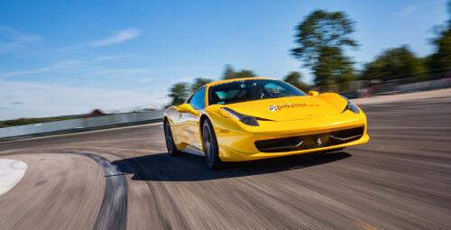 Przejażdżka Ferrari Italia dla Dziecka (1 okrążenie)_Prezent na Dzień Dziecka_P