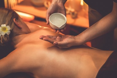 Masaż Olejkiem Kokosowym (60 minut) | Łódź-Prezent na Święta_S